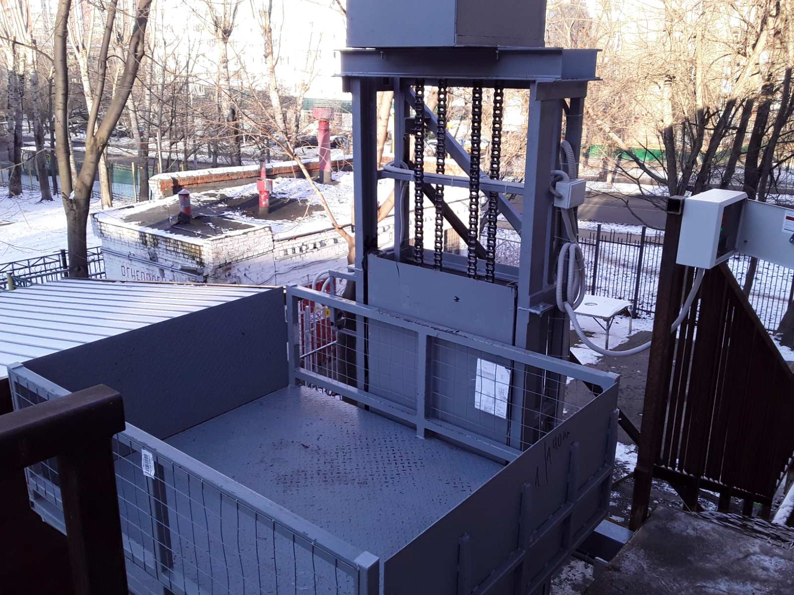 Отличие грузовых подъёмников от лифтов.
